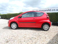 PEUGEOT 107